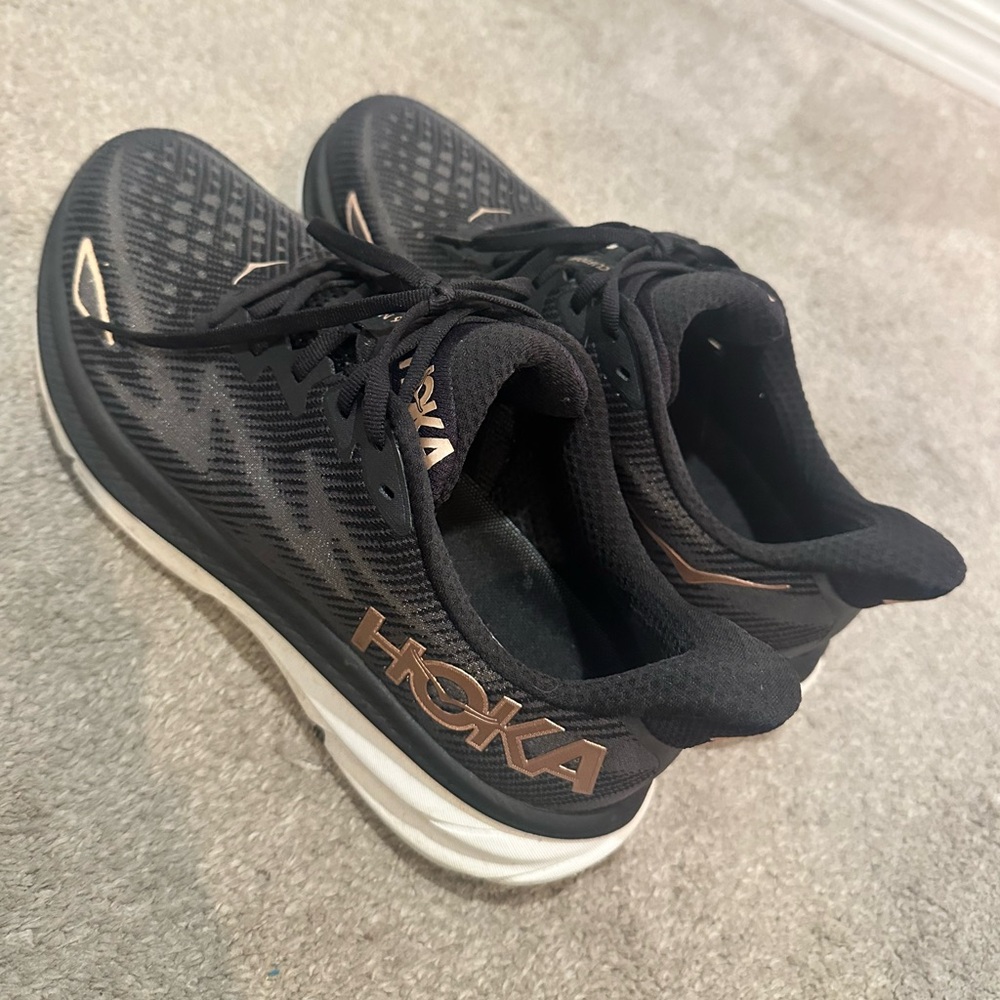 Hoka Clifton 9. Running shoe. Women’s 10.5